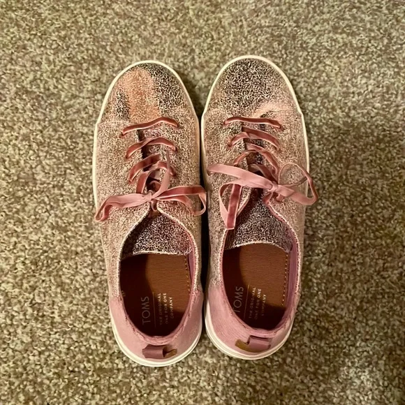 Toms sneakers, very good shape, clean, comfortable